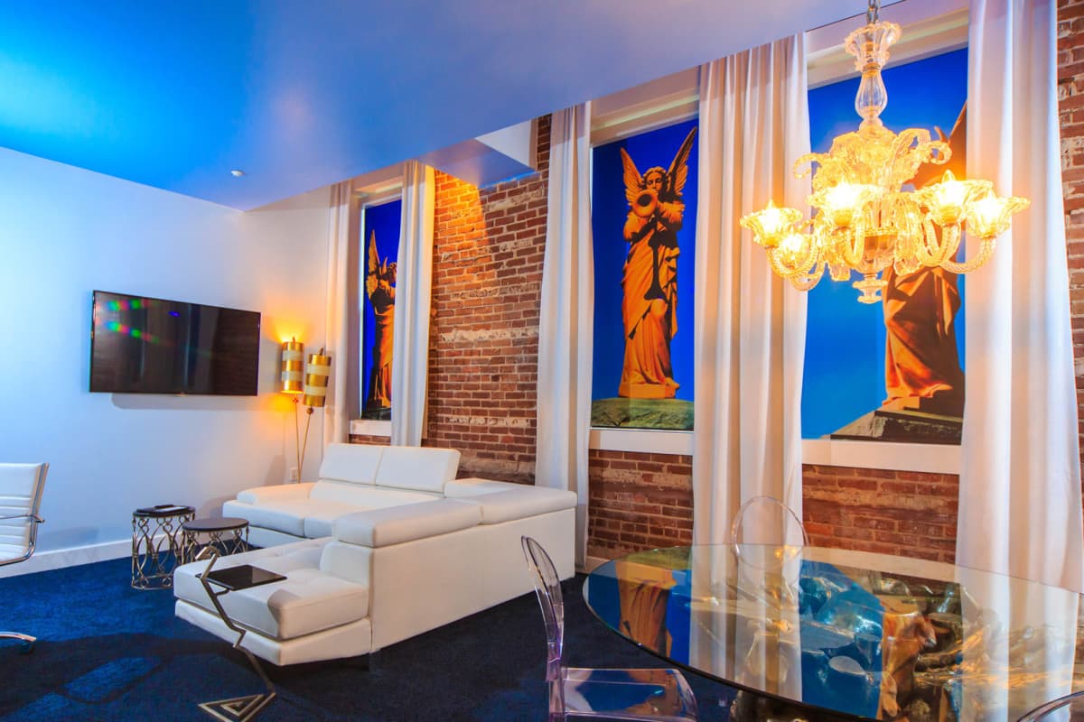 Printed Window Shades vs Wallpaper Murals: Which Is Right?